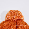 Chapeau tricoté des adolescents pour l'hiver